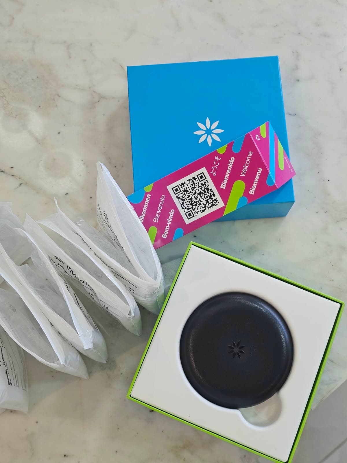 Kit de alinhadores invisíveis Invisalign entregue ao paciente na M.S Clinic
